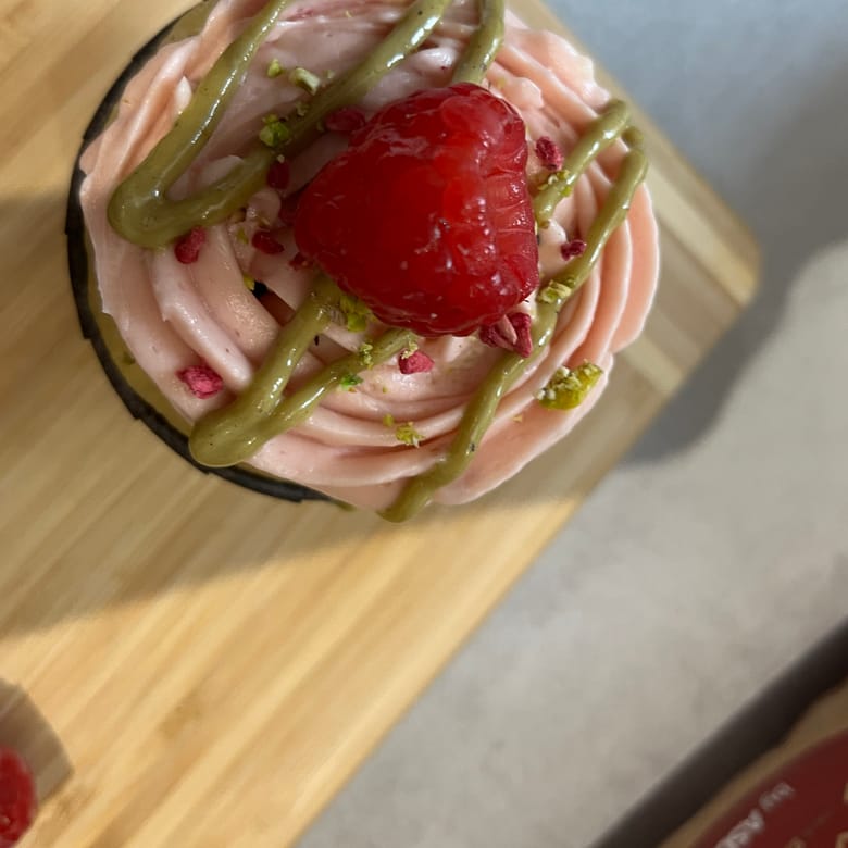 Raspberry & pistachio cupcake